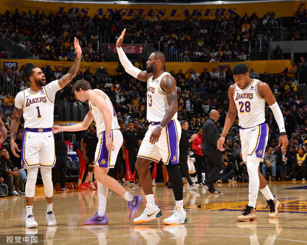 都是管理层 都是管理层