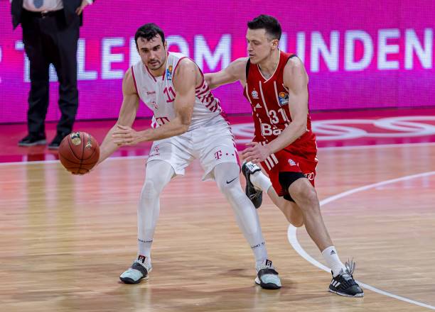 赛事中屡创 赛事中屡创